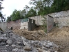 Die Betonfassade am Ende des Geländes muss auch dran glauben.