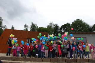 Gruppenfoto mit Luftballons